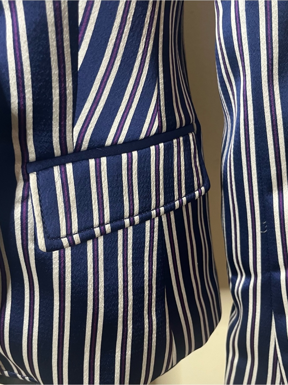 Banana Republic Women’s Navy Red White Striped Double-Breasted Satin Blazer Sz 2 - Picture 4 of 10